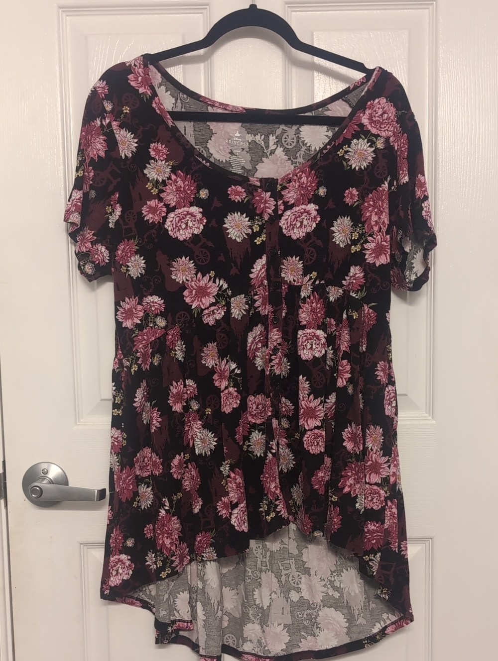 Flowy Black Floral Short-Sleeve Women's Top - Pink Blooms. Disney SleepingBeauty